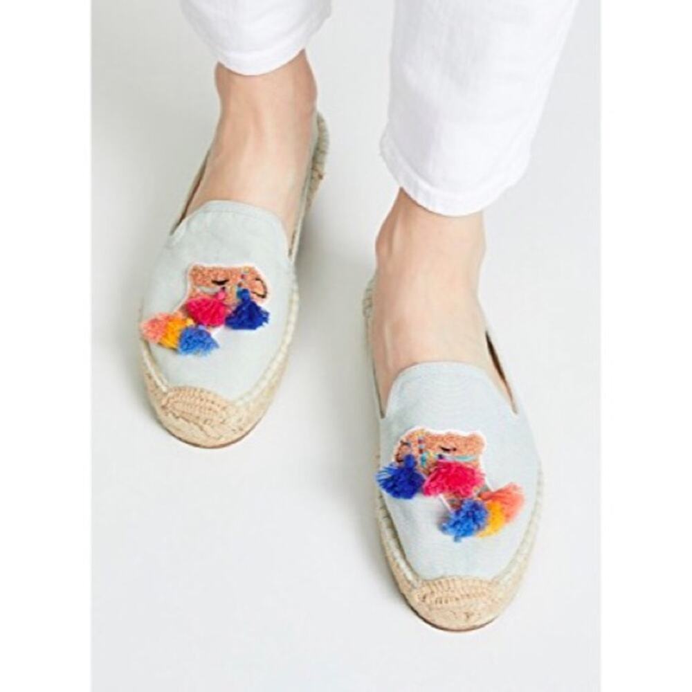 SOLUDOS Tassel Camel Smoking Slipper Flats